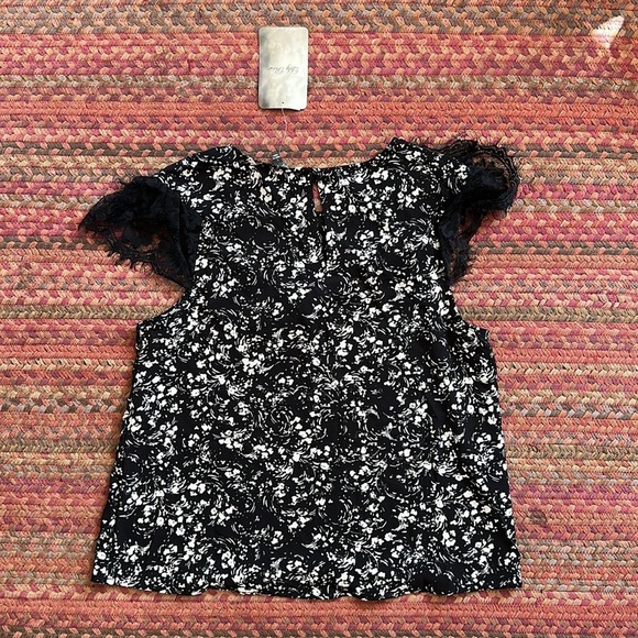 NWT LILY ROSE BLACK & WHITE ABSTRACT FLORAL LACE BLOUSE - Picture 3 of 3